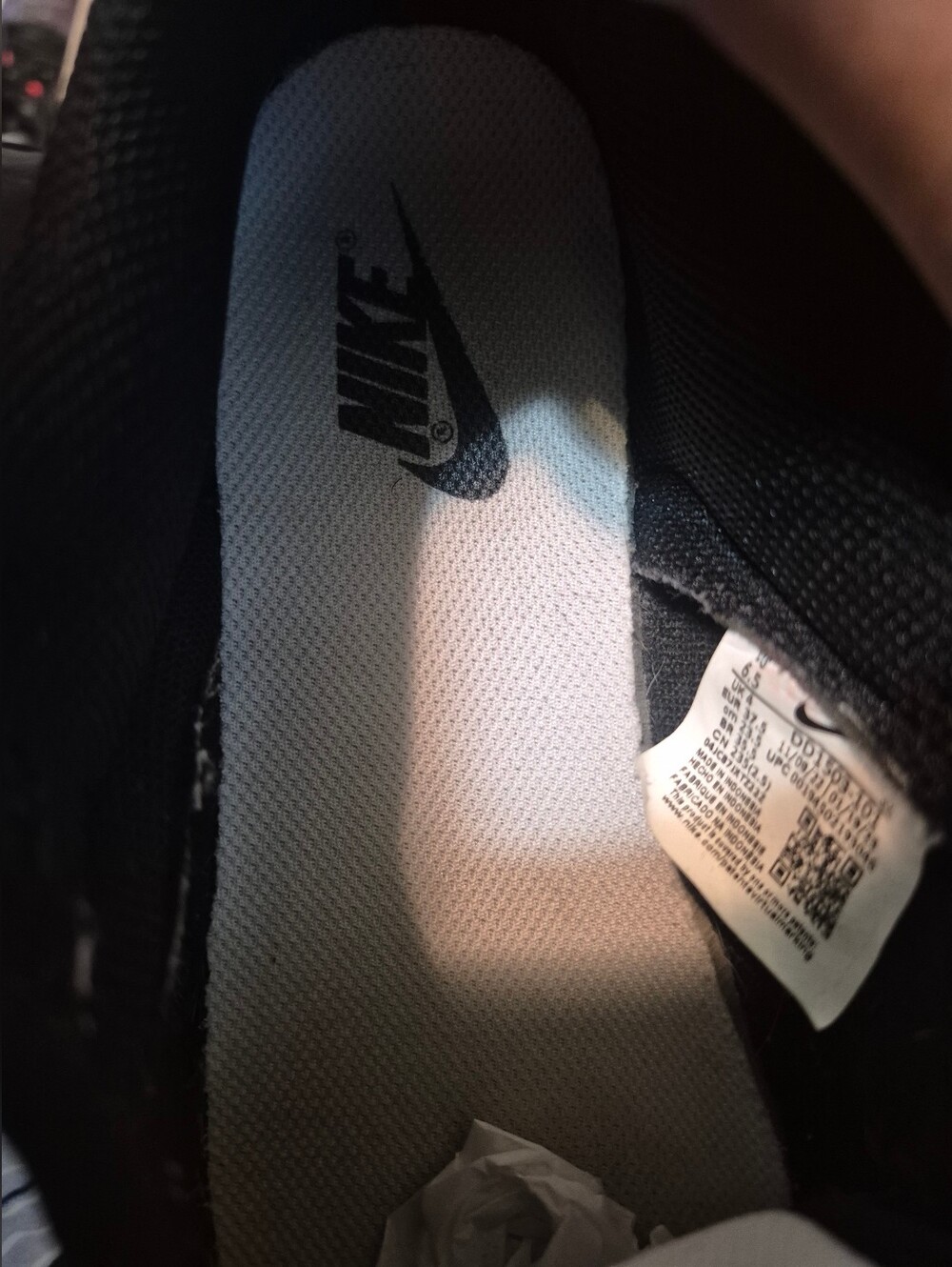 Nike Black and White Low-Top Swoosh Sneakers(No Shoe Laces) - Picture 4 of 5